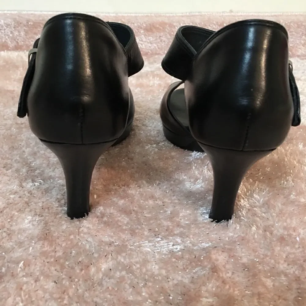 Leather oversized buckle strap peep toe heels! EXTREME COMFORT